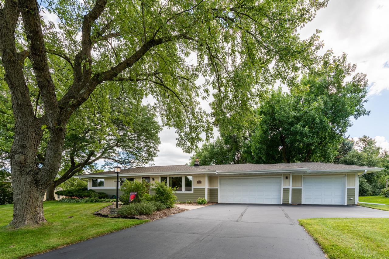 21525 Belgren Rd, Brookfield, WI 53186