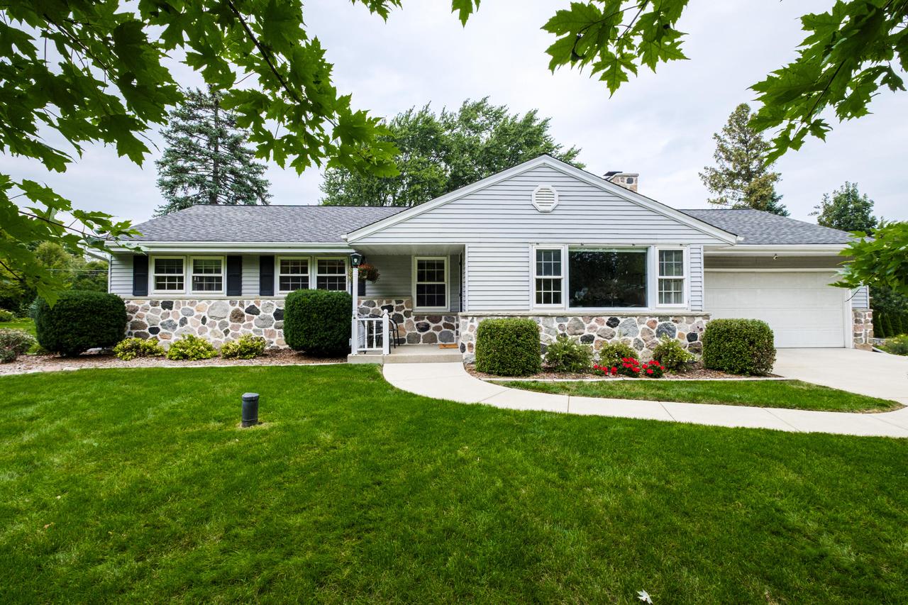 12820 Winthrop Ct, Brookfield, WI 53005