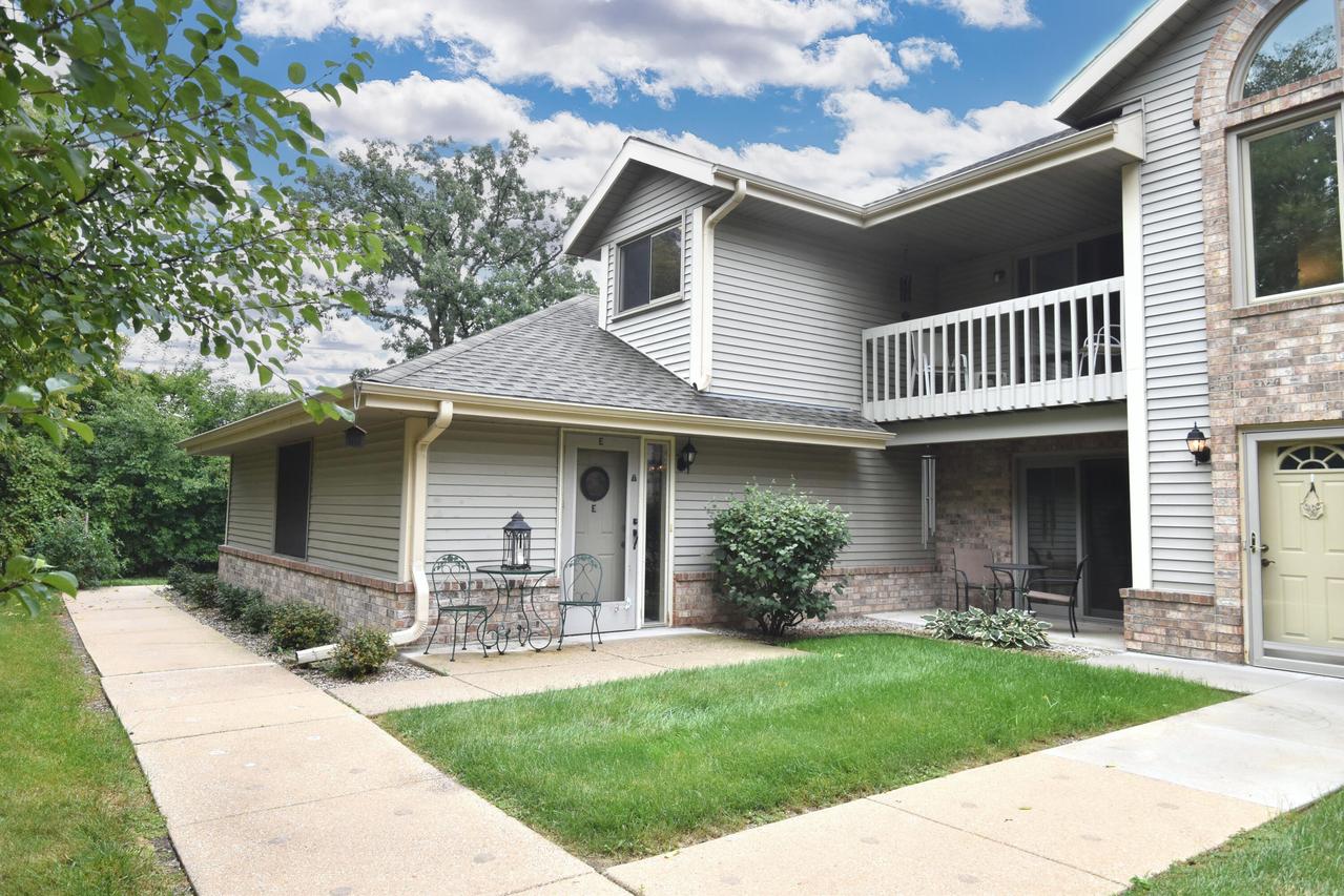 2112 Woodburn Rd #E, Waukesha, WI 53188