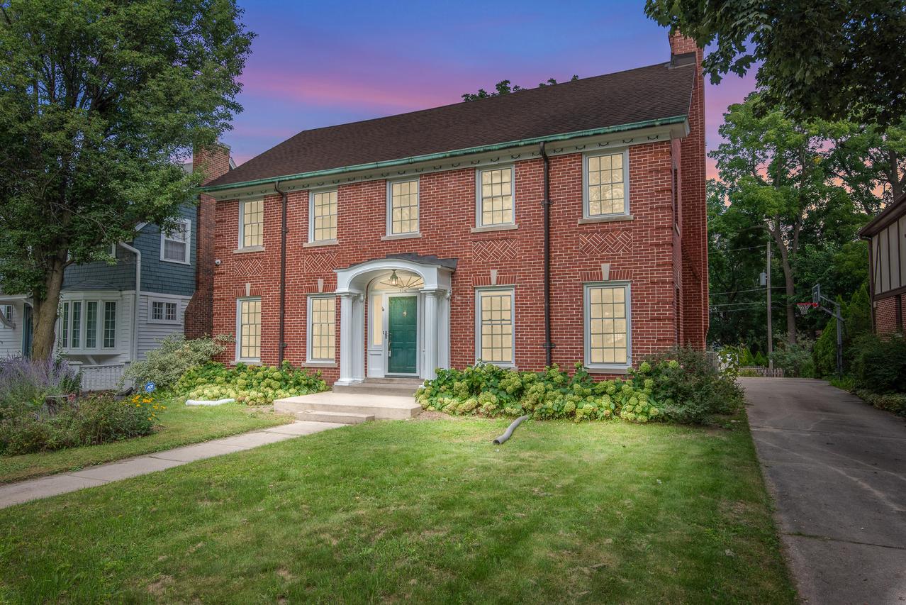 534 N 68th St, Wauwatosa, WI 53213