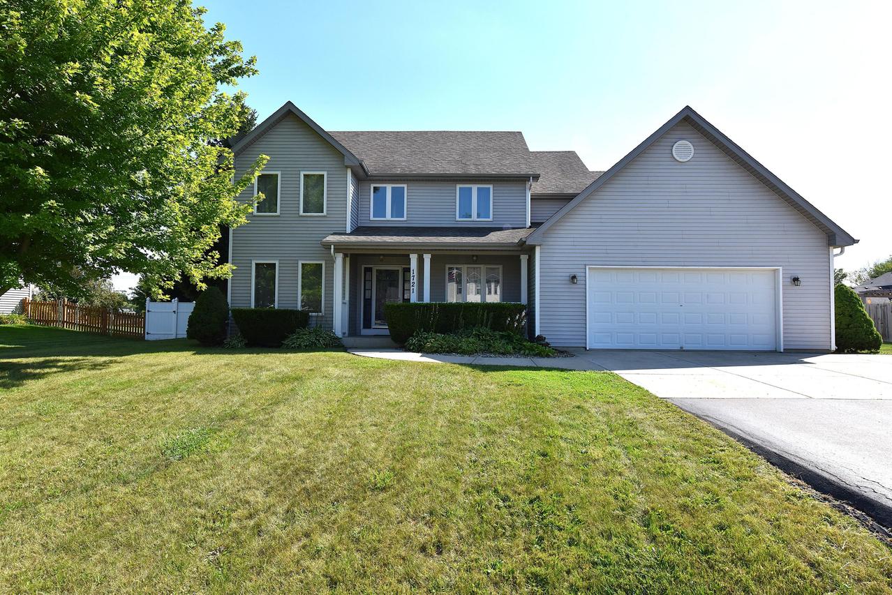 1721 Dustir Dr, Caledonia, WI 53402