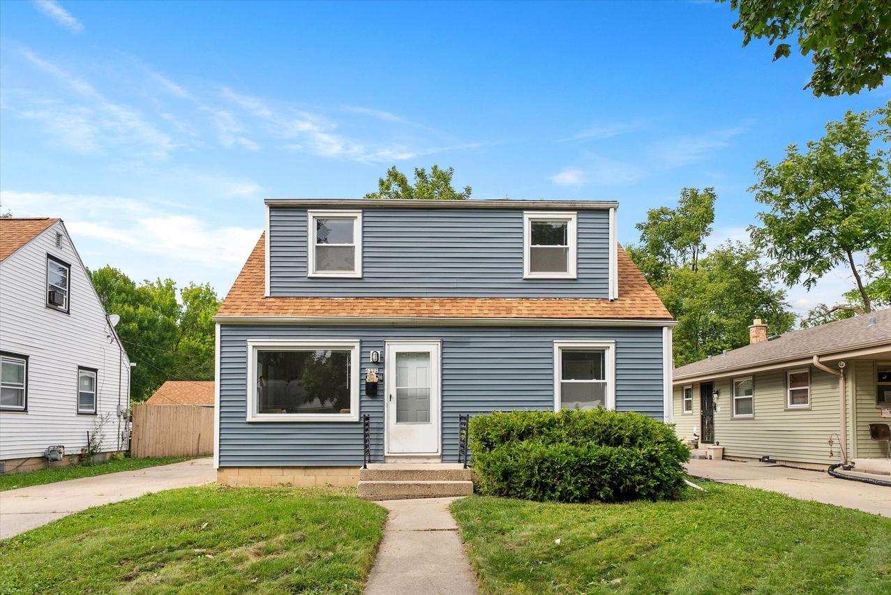 6222 W Fairmount Ave, Milwaukee, WI 53218