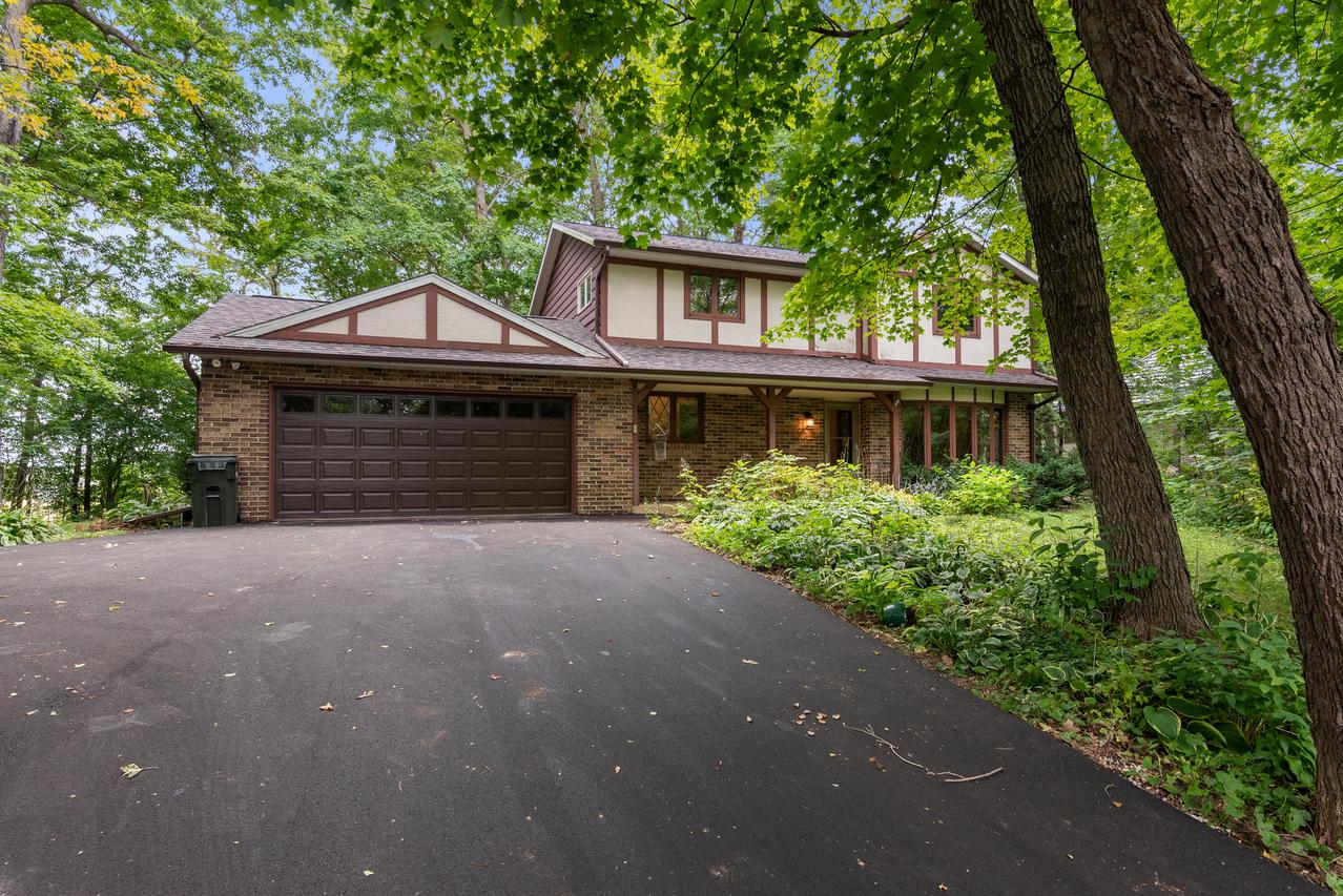 N8084 Peregrine Ln, Kekoskee, WI 53032