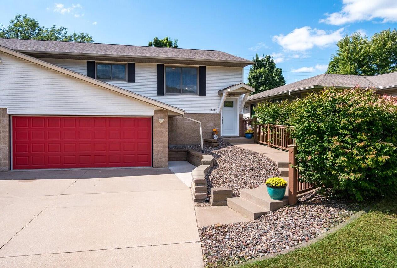 3166 S 33rd St, La Crosse, WI 54601
