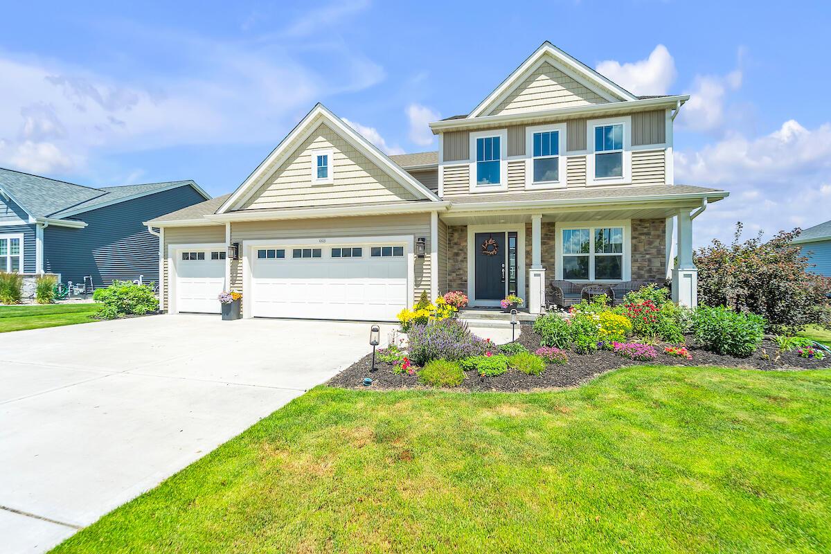 660 Spur Rd, Slinger, WI 53086