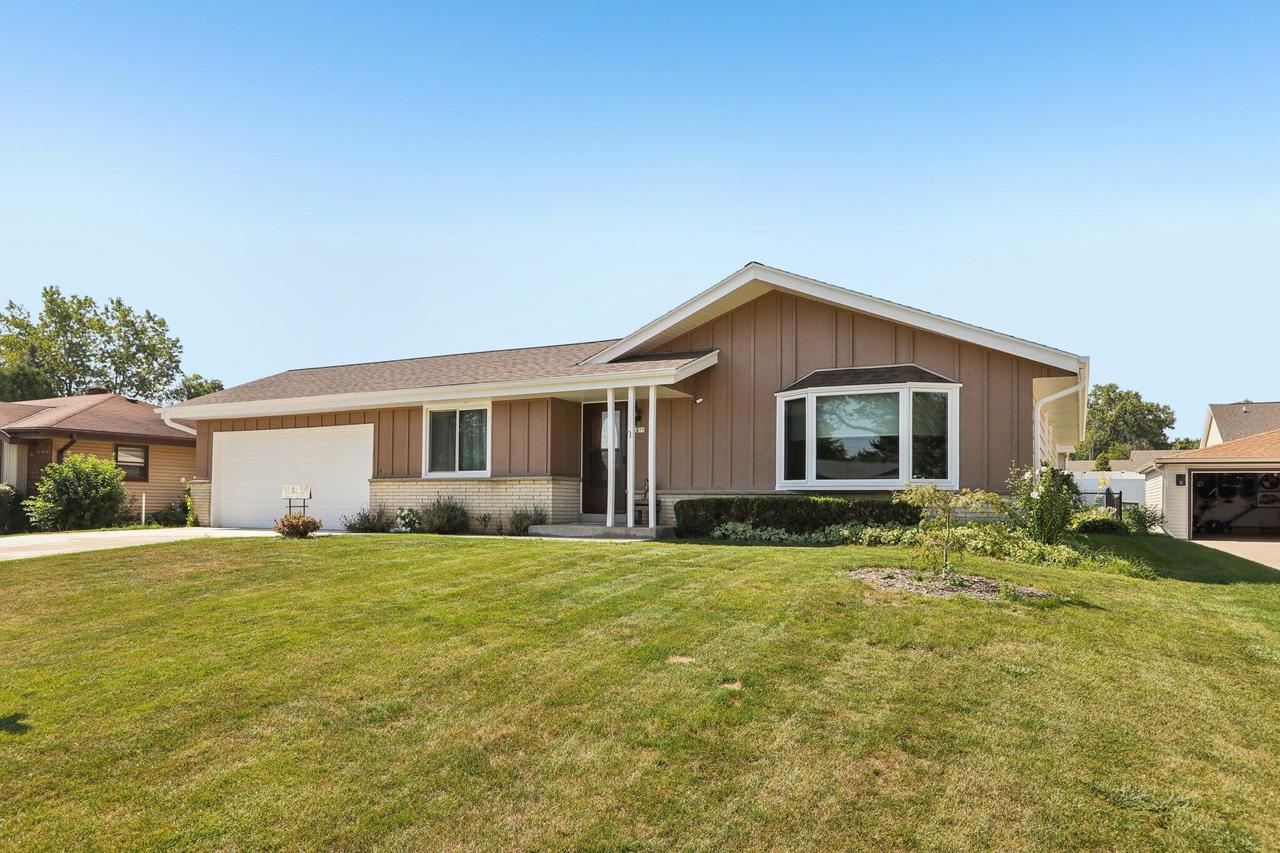 6179 S 39th St, Greenfield, WI 53221