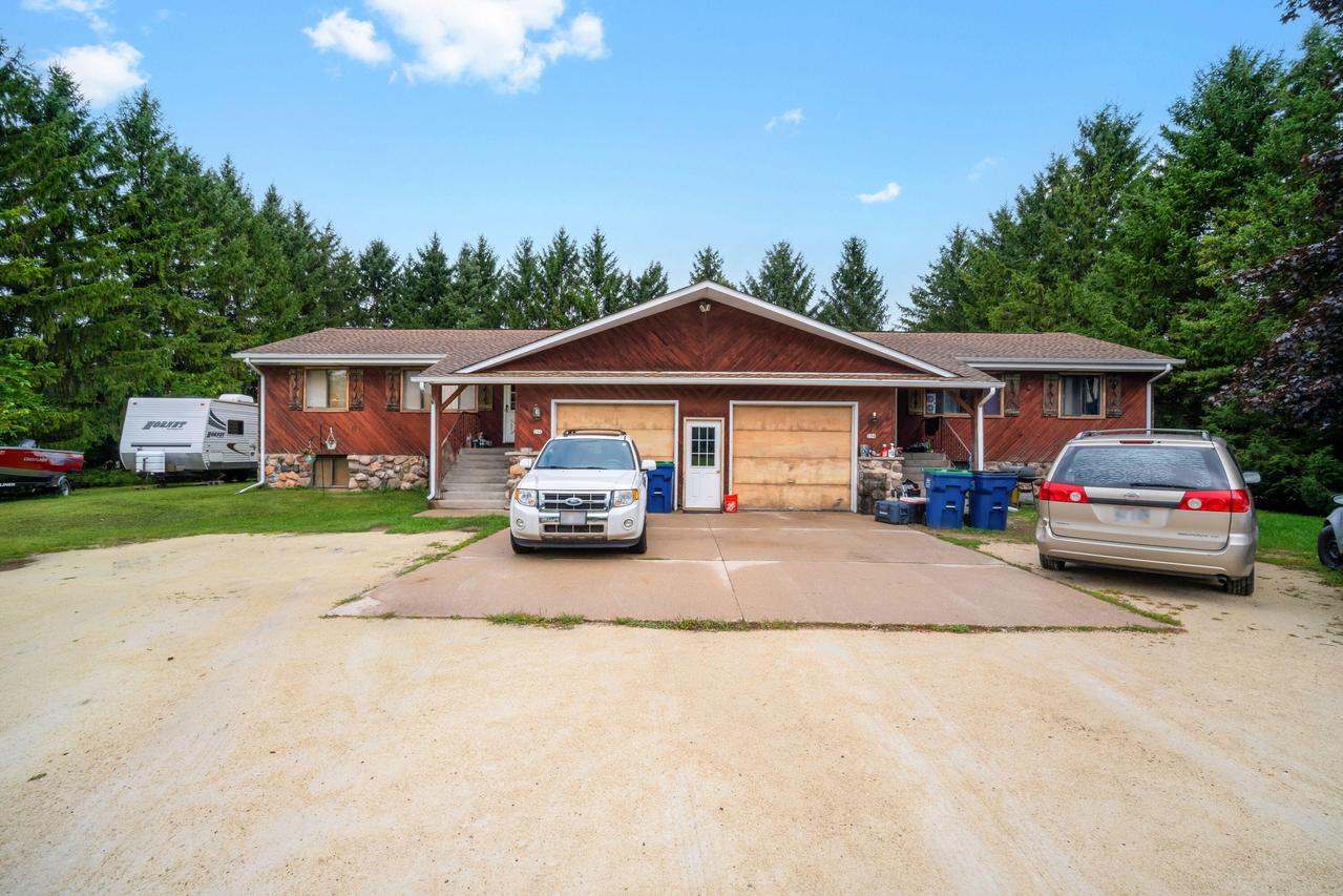 296 Connie Dr #294, Newburg, WI 53090