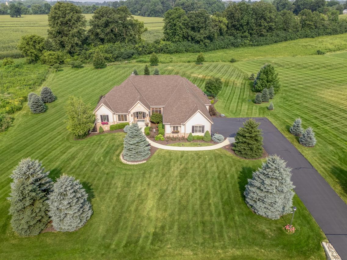 12575 N Hawks Glen, Mequon, WI 53097