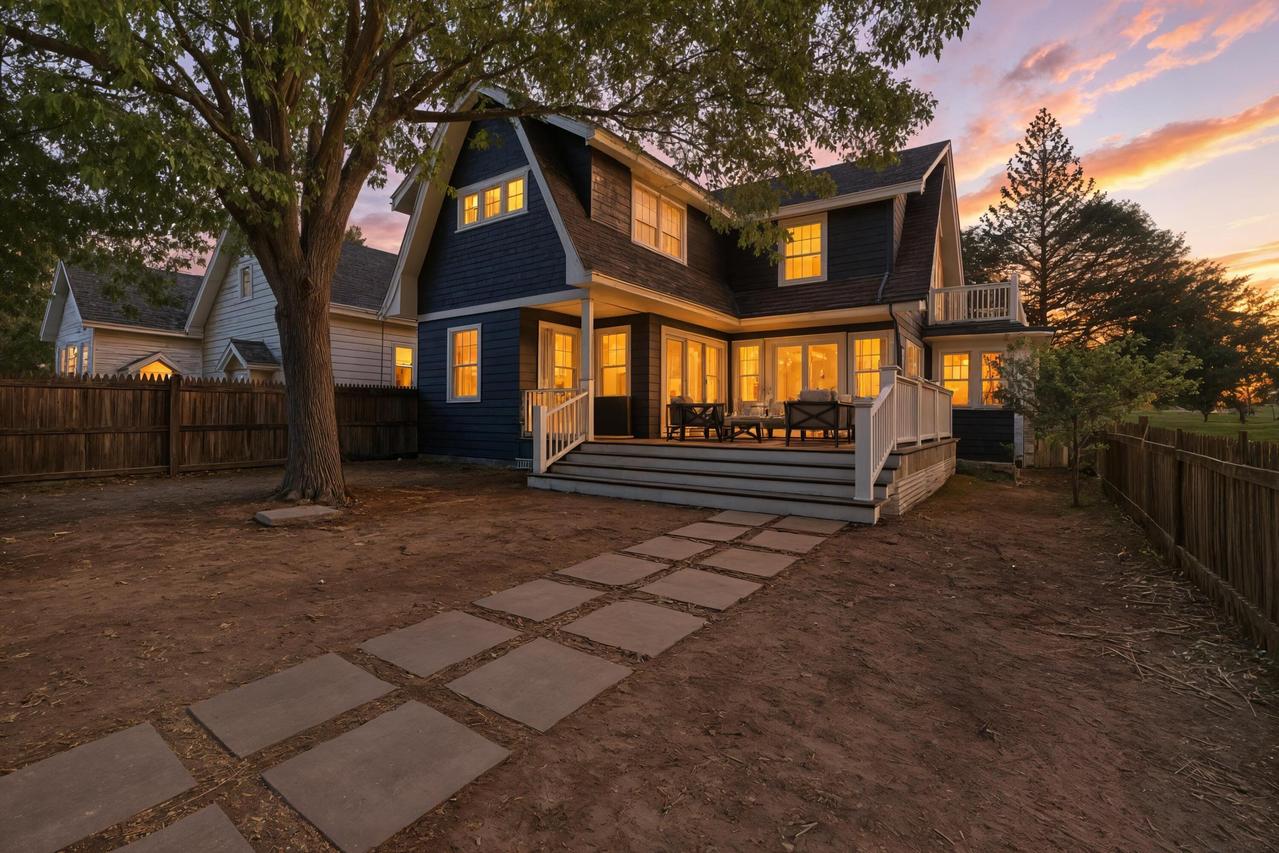 4201 N Woodburn St, Shorewood, WI 53211