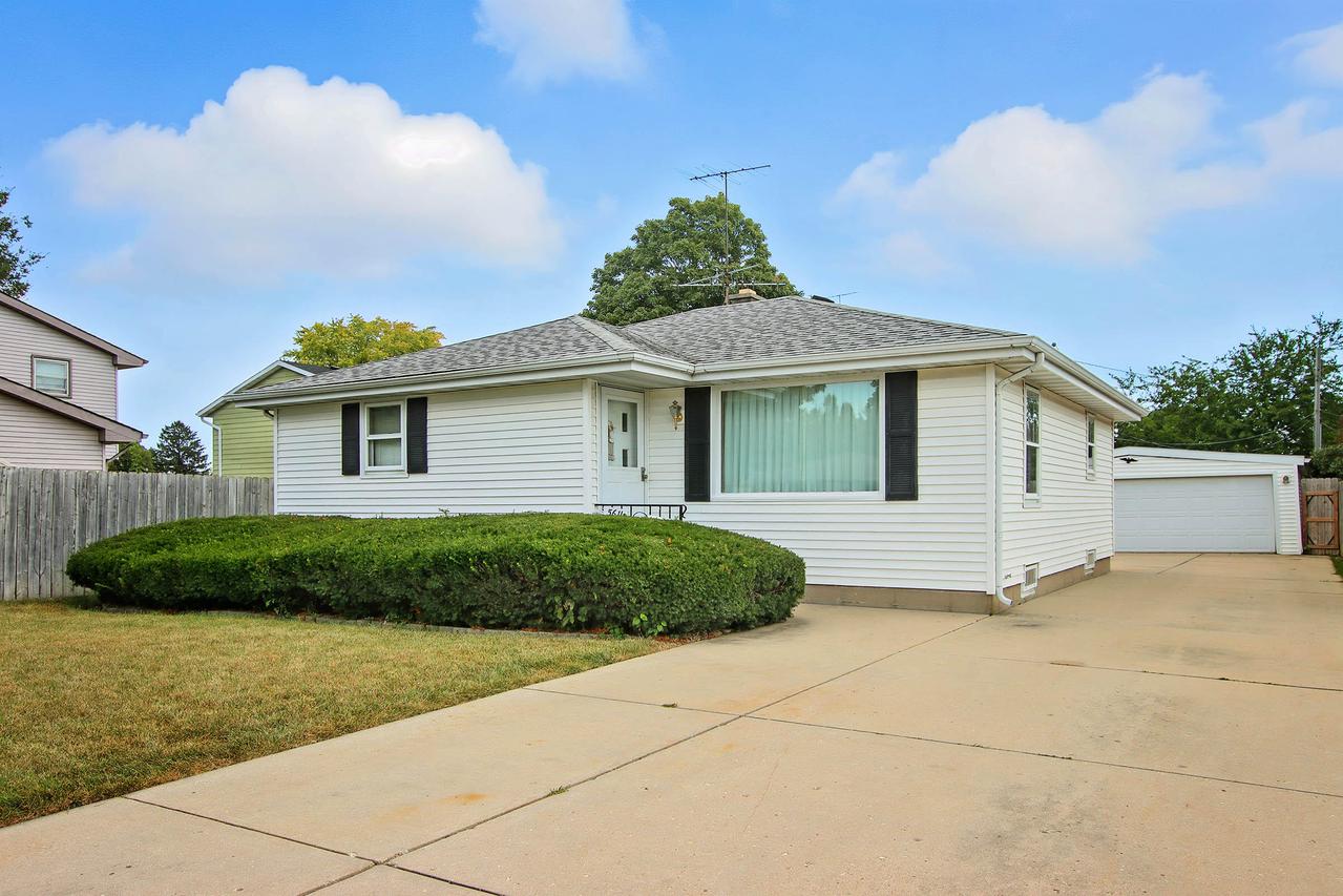 5611 Pershing Blvd, Kenosha, WI 53144