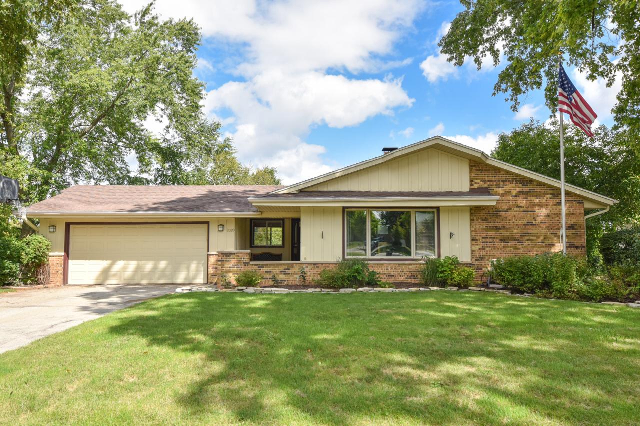 2020 Sunnyside Dr, Waukesha, WI 53186