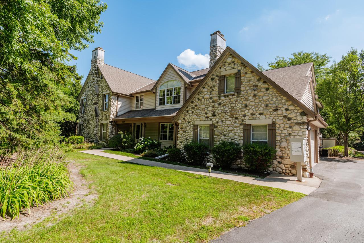 820 Pilgrim Pkwy #C, Elm Grove, WI 53122