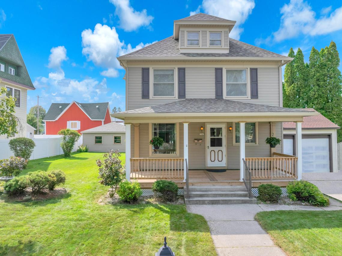1942 N 7th St, Sheboygan, WI 53081