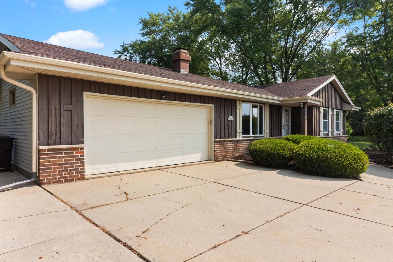 S106W30906 Sandy Beach, Mukwonago, WI 53149