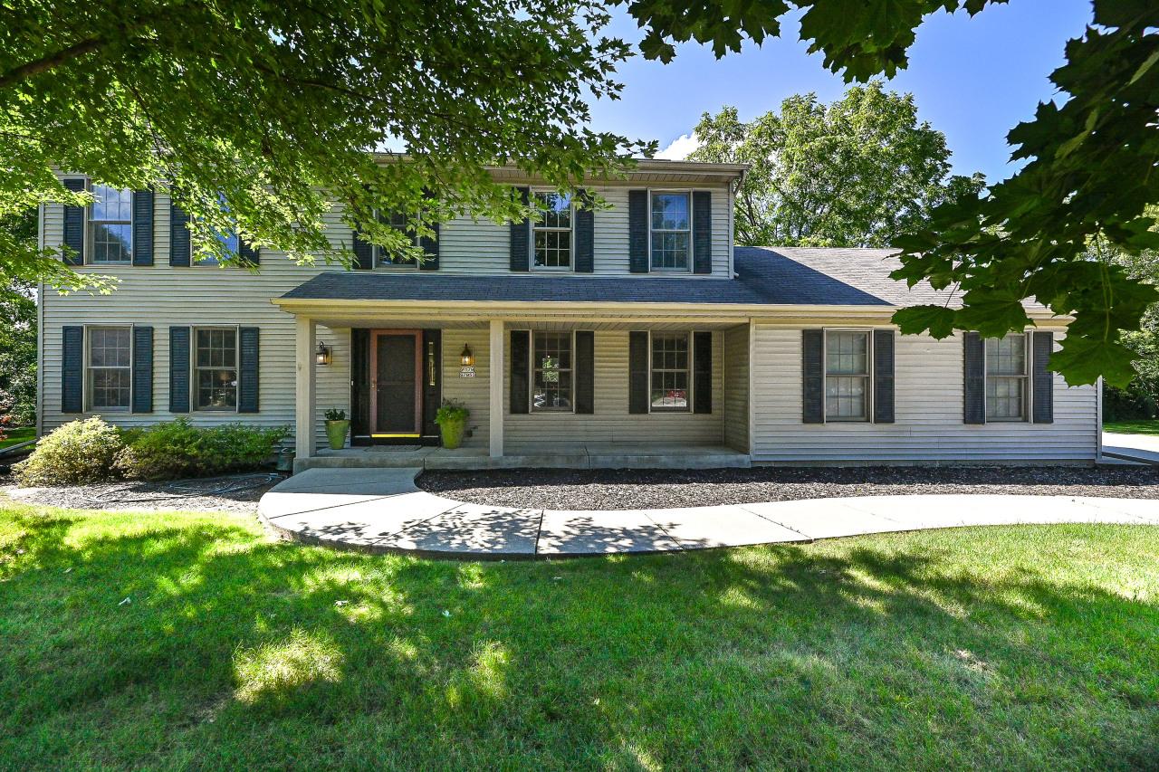 W179S7953 Scenic Dr, Muskego, WI 53150