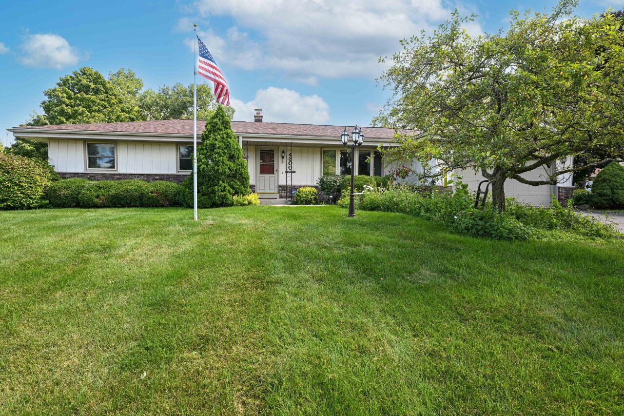 4300 S Regal Dr, New Berlin, WI 53151