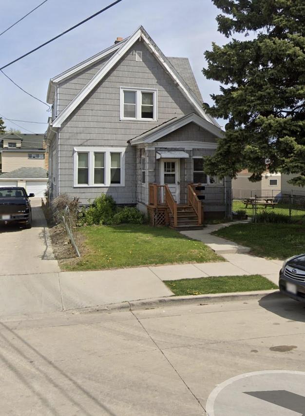 1352 S 59th St, West Allis, WI 53214