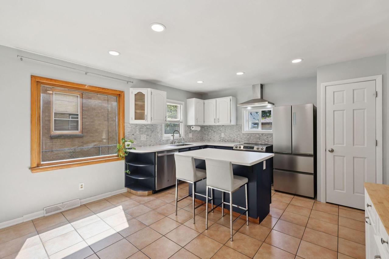 3855 S Herman St, Milwaukee, WI 53207