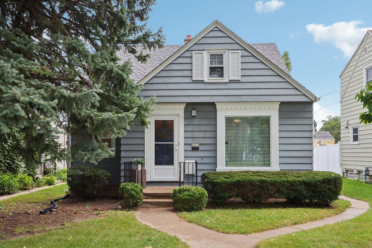 2416 S 61st St, West Allis, WI 53219