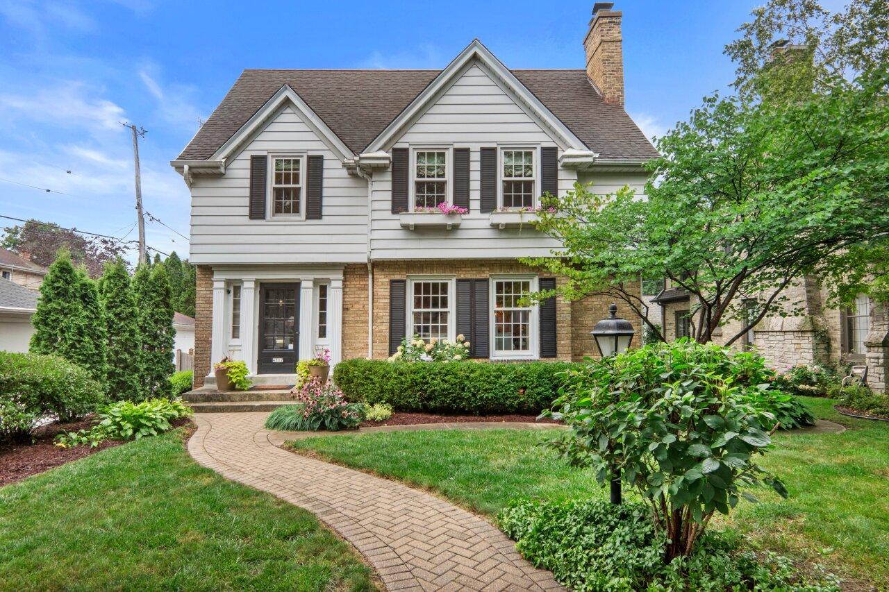 4517 N Ardmore Ave, Shorewood, WI 53211