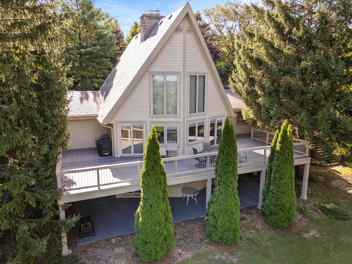 W254S6500 Mcgregor Ct, Vernon, WI 53189