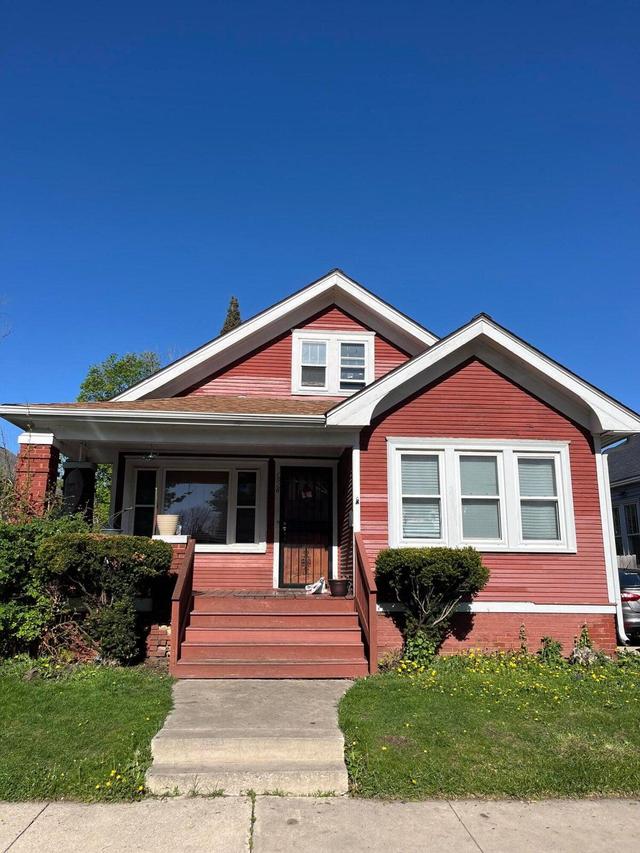 1918 Marquette St, Racine, WI 53402