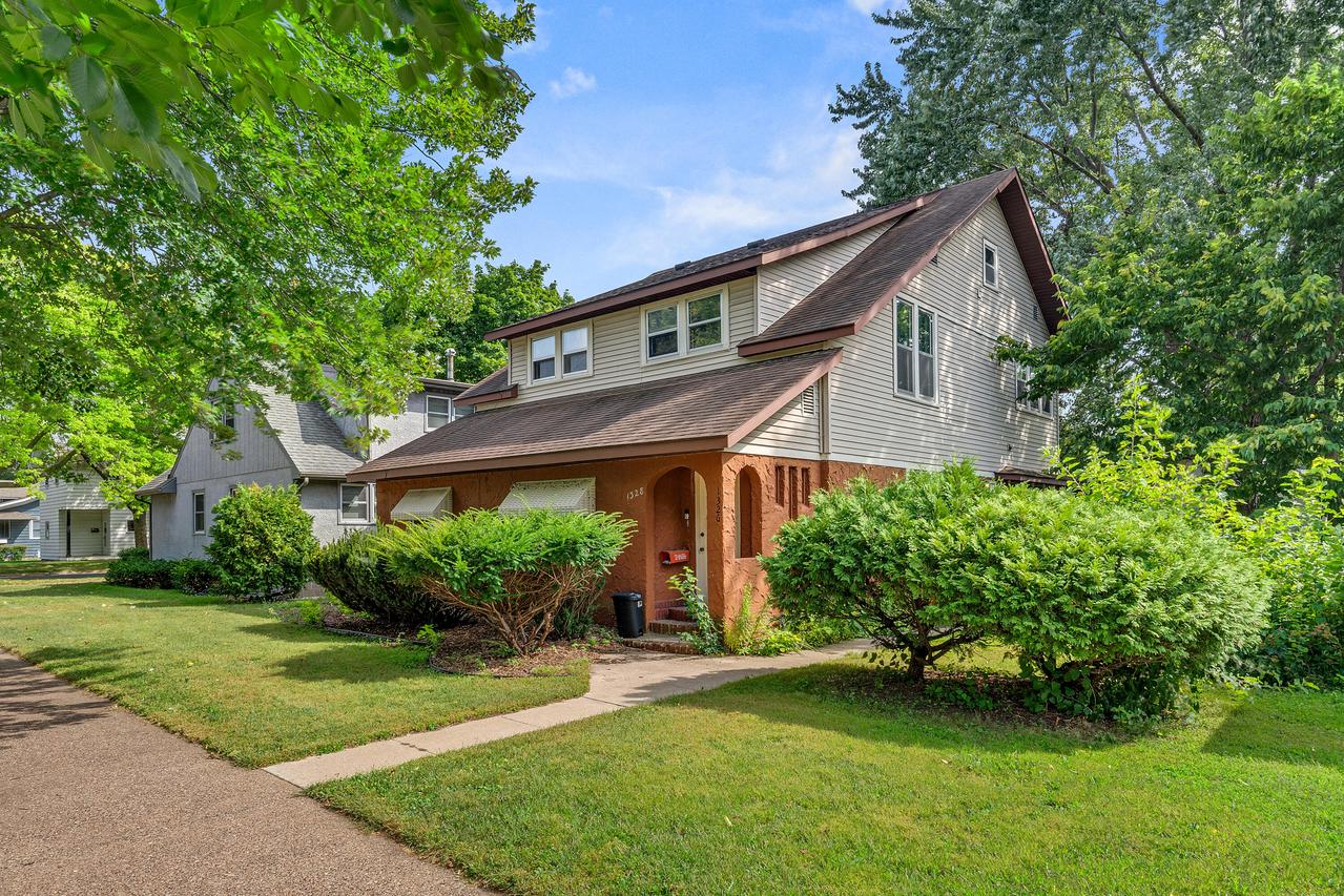 1326 Johnson St #1328, La Crosse, WI 54601