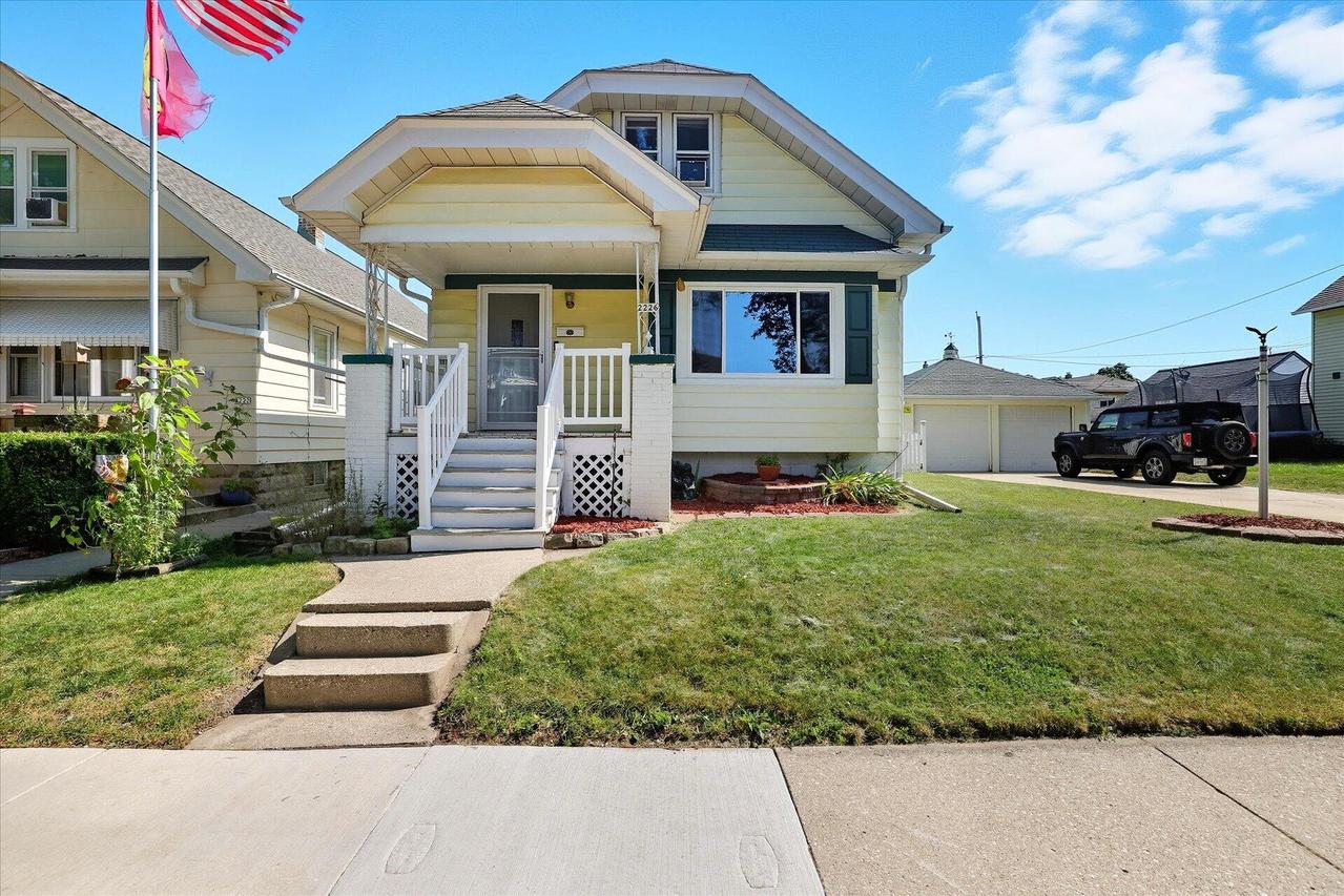 2226 S 70th St, West Allis, WI 53219