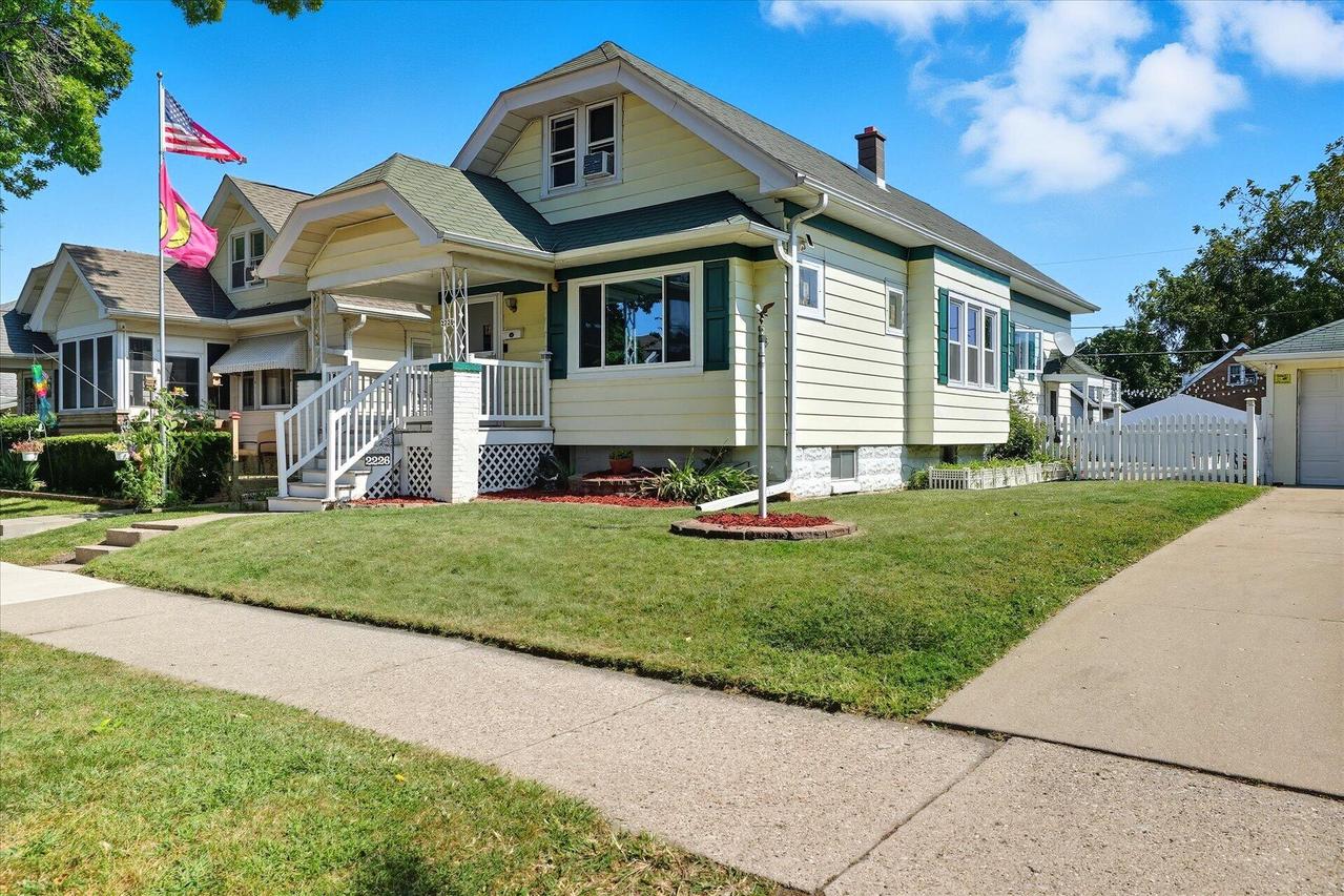 2226 S 70th St, West Allis, WI 53219