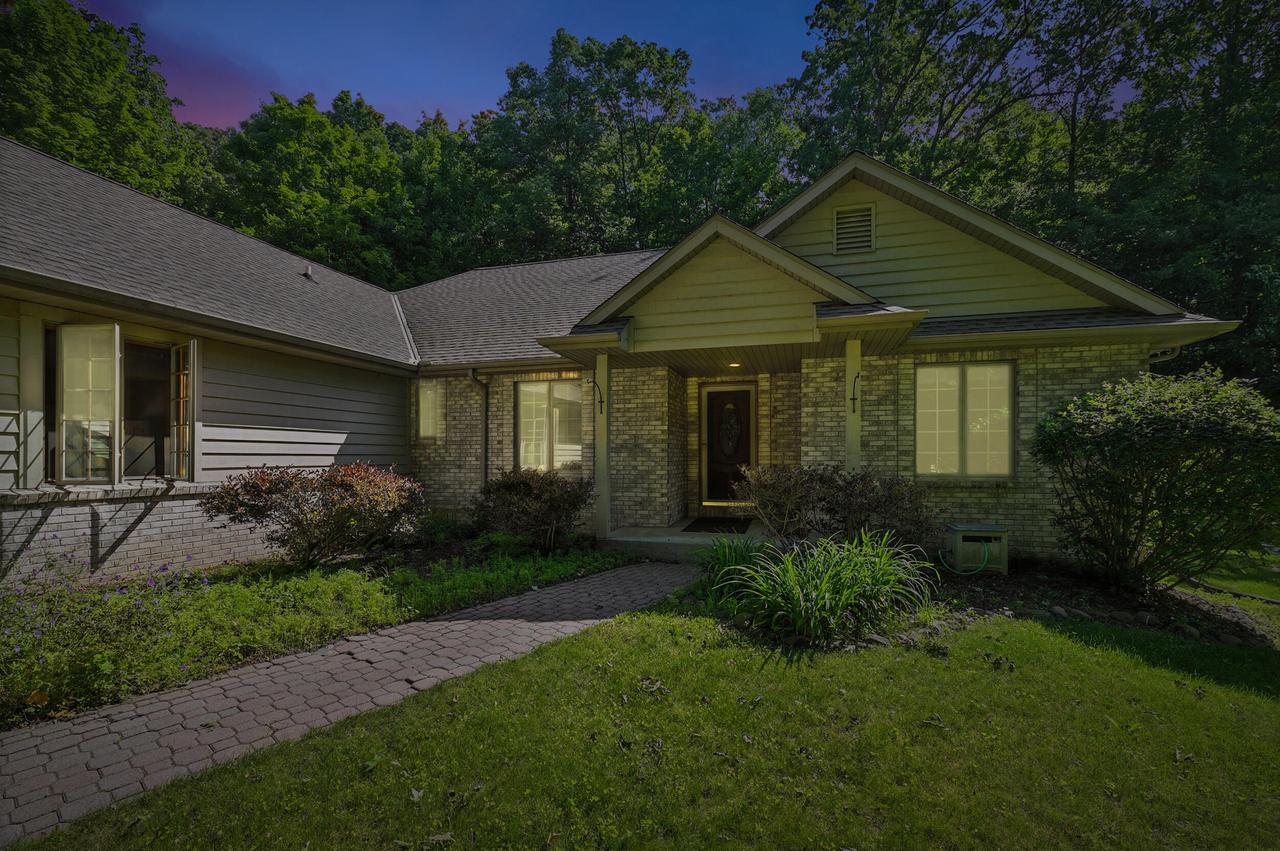 520 Bayberry Ln, Slinger, WI 53086