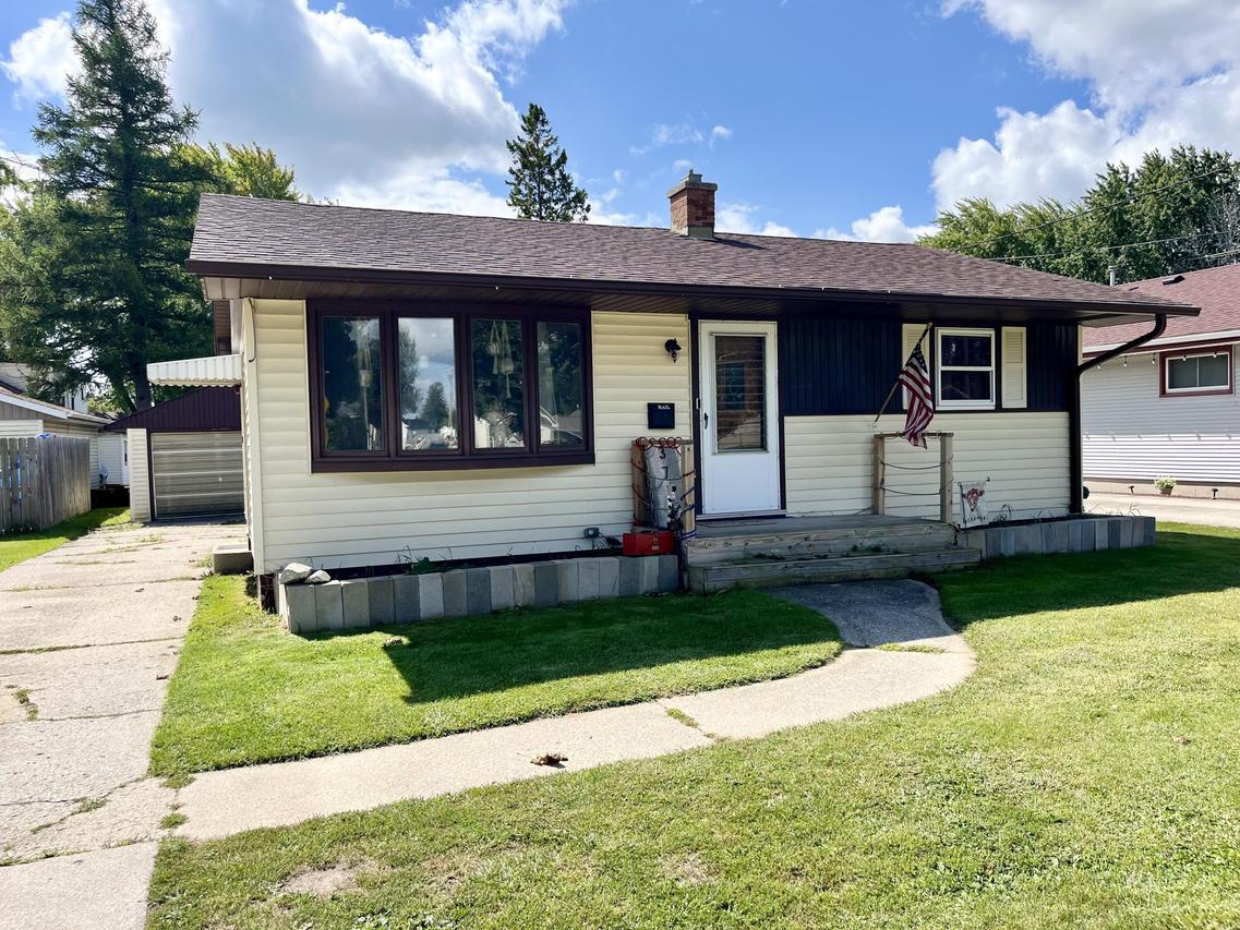 3715 Custer St, Manitowoc, WI 54220