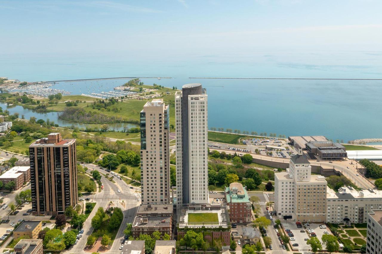 825 N Prospect Ave #702, Milwaukee, WI 53202