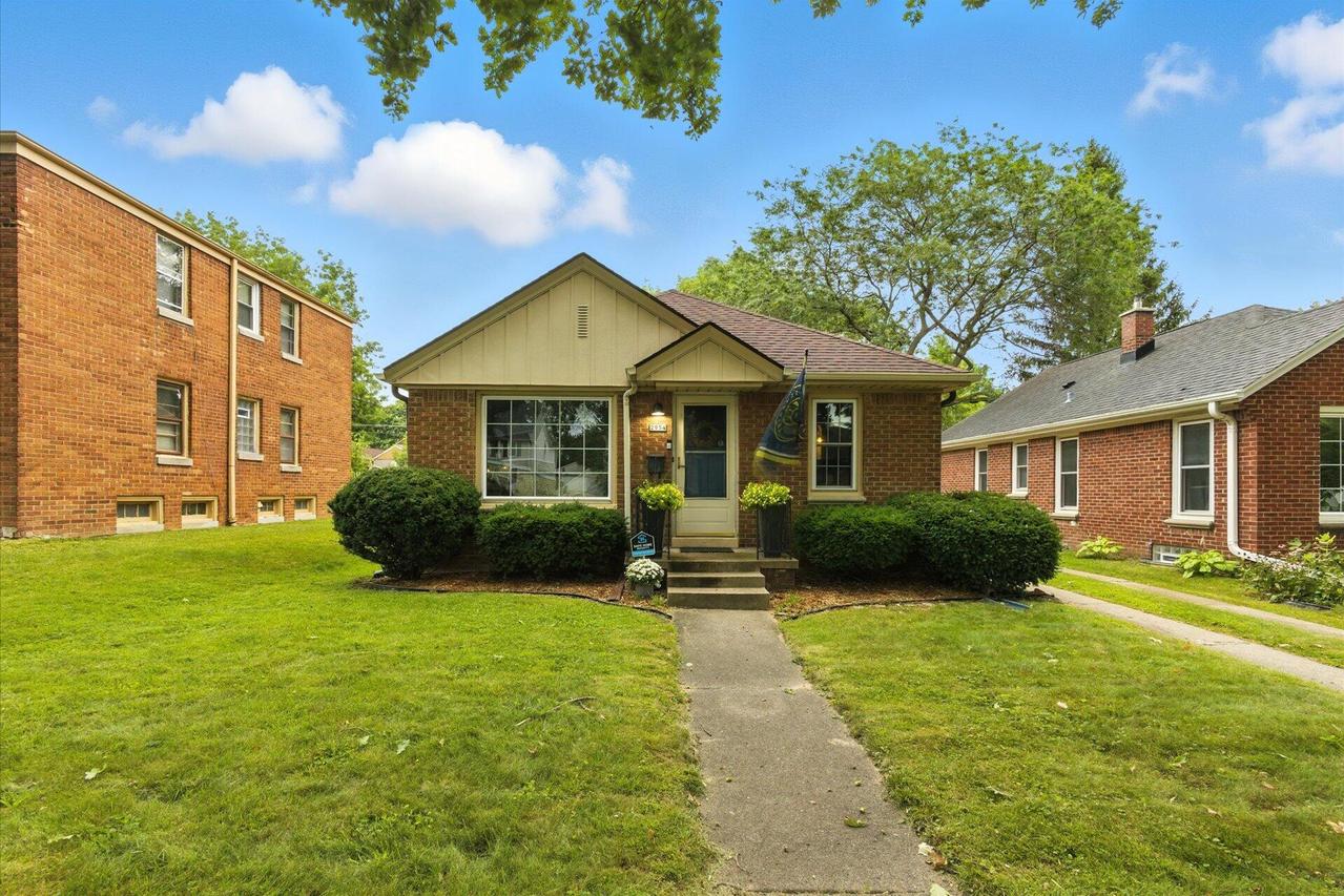 2954 N 74th St, Milwaukee, WI 53210