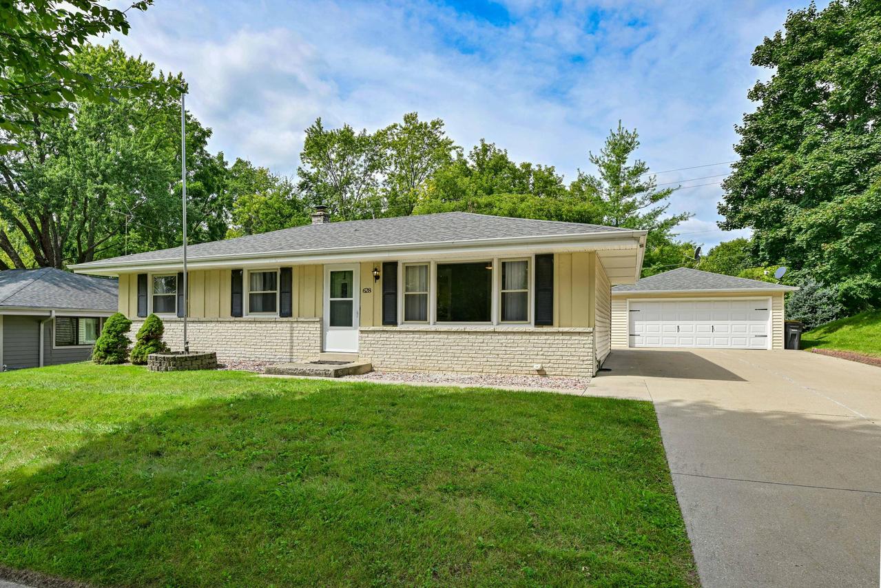 628 Greenmeadow Dr, Waukesha, WI 53188