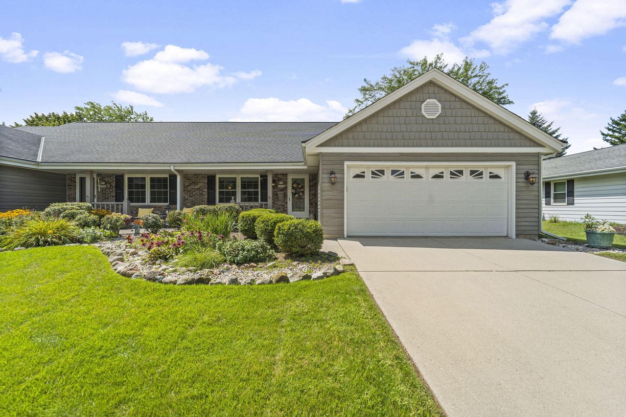 W72N1047 Hampton Ave, Cedarburg, WI 53012