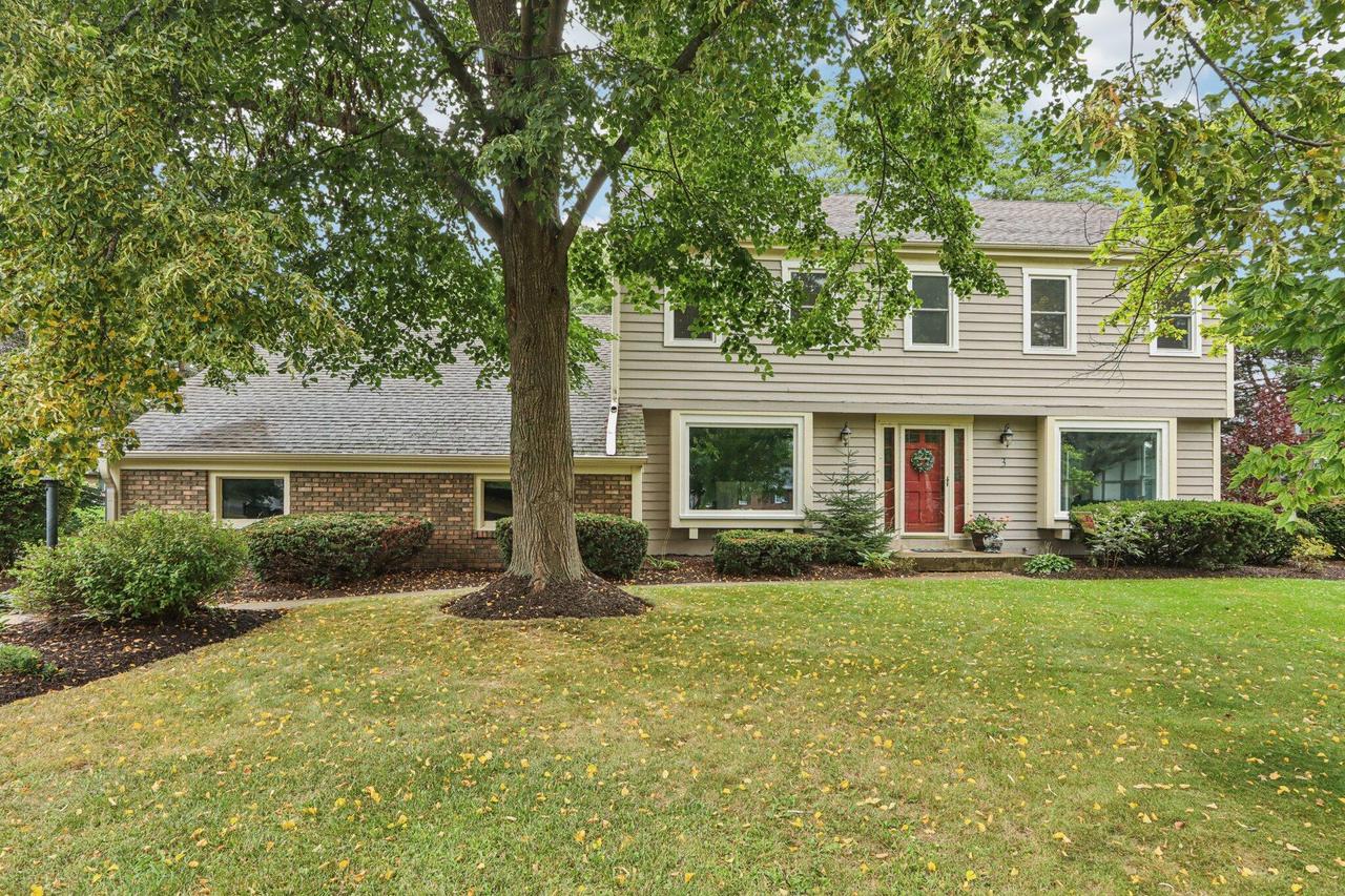 3 Birchwood Ct, Wind Point, WI 53402