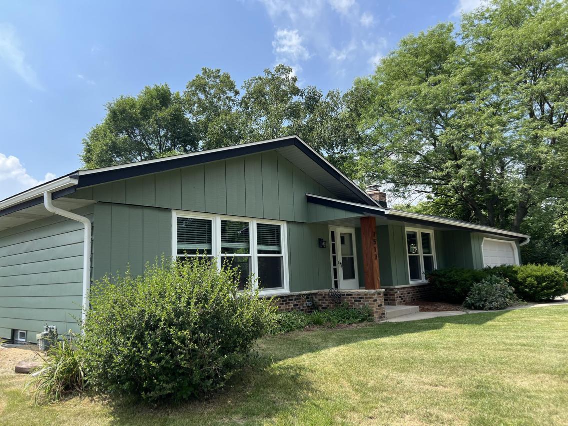 7573 N Chapel Hill, Franklin, WI 53132