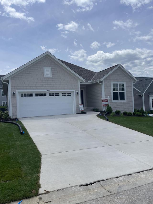 394 Sandy Cir, Pewaukee, WI 53072