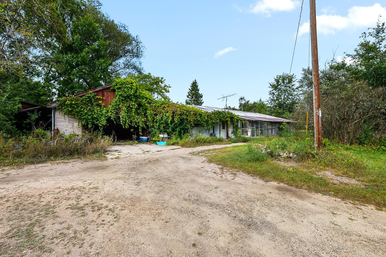 W6344 Aniwa Rd, Springwater, WI 54984