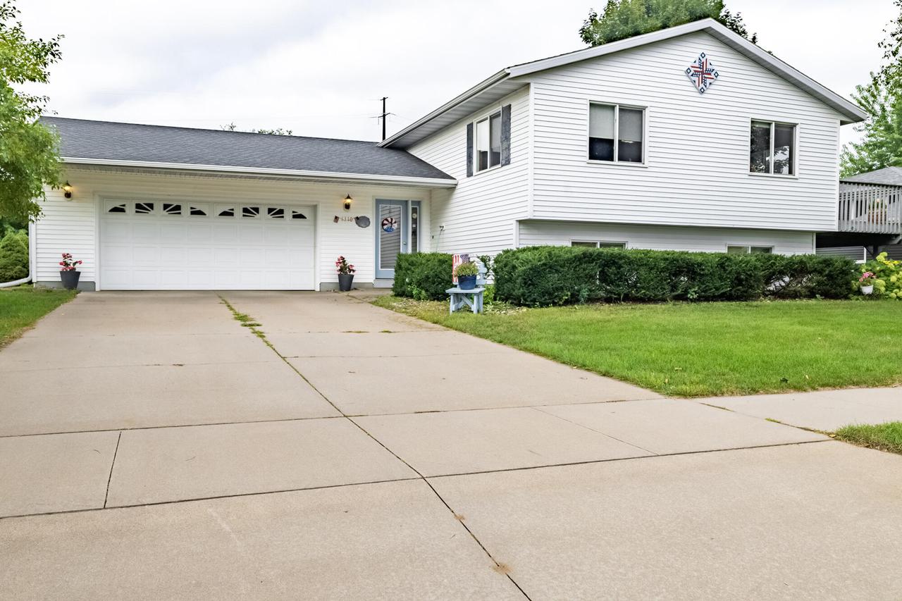 1310 S Cherry Ln, Holmen, WI 54636