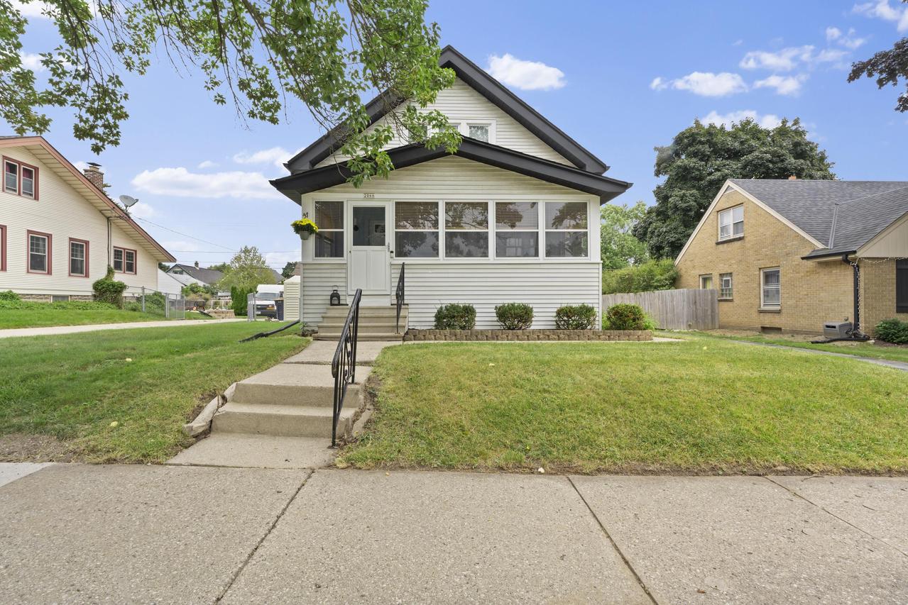 2066 S 93rd St, West Allis, WI 53227