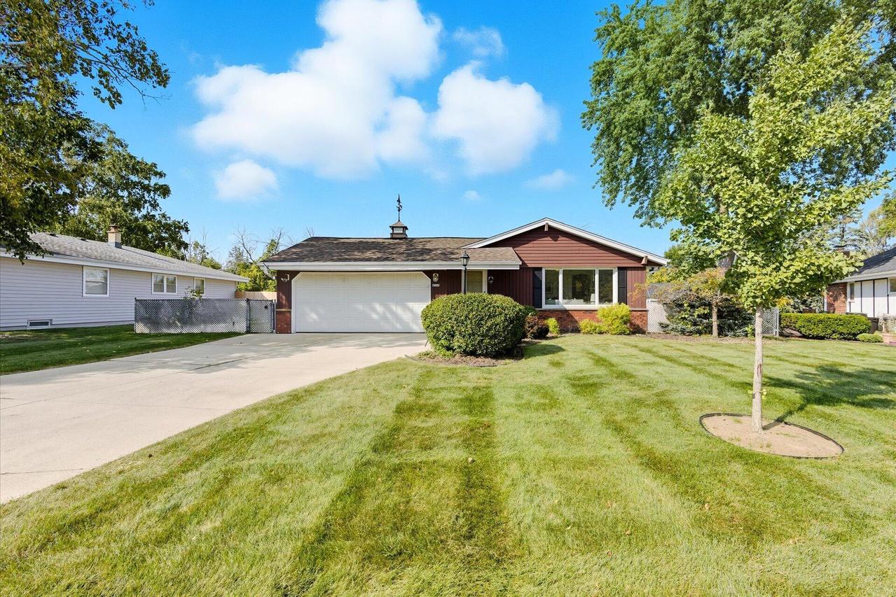 6524 W Carpenter Ave, Greenfield, WI 53220