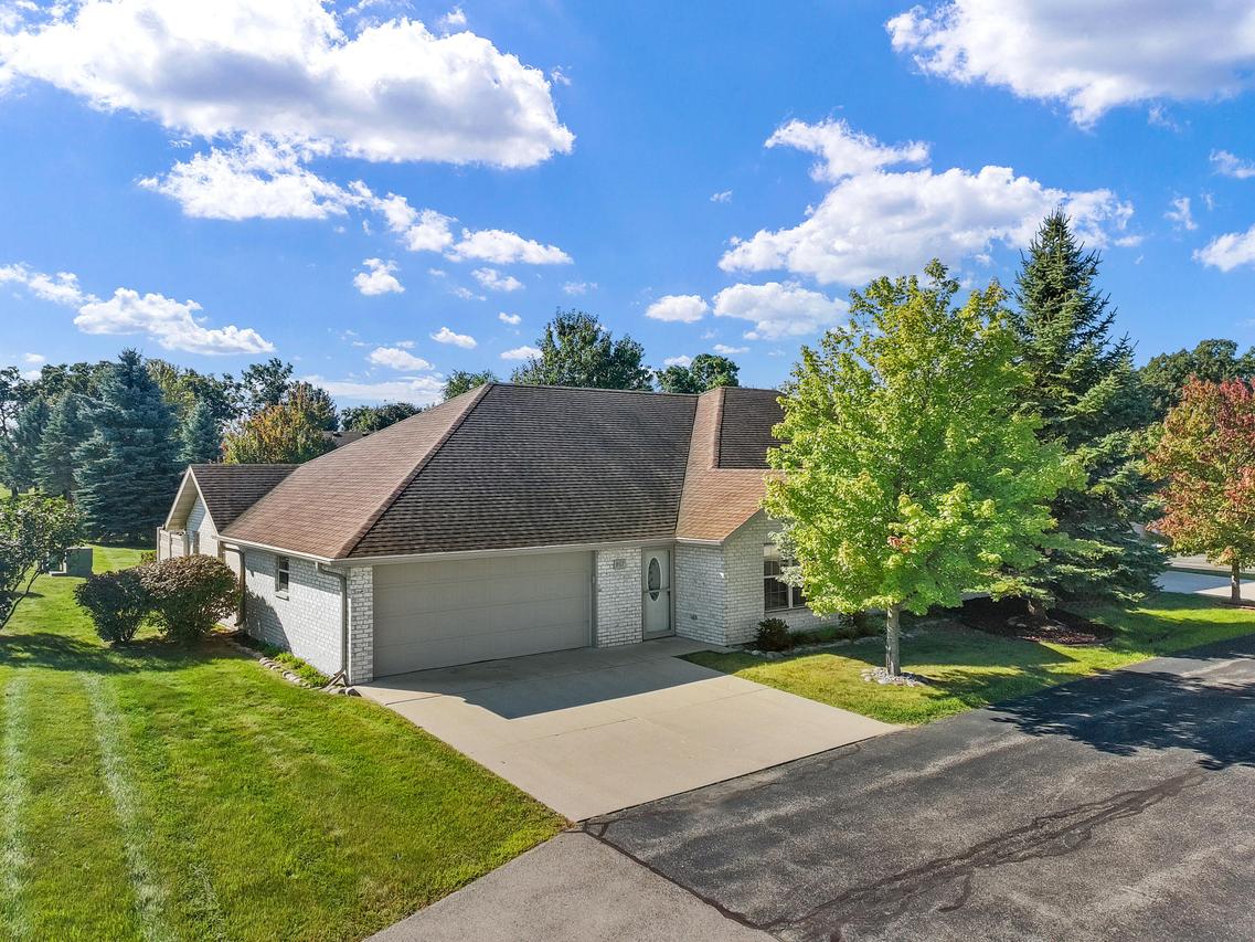 807 Ryan Ln, Elkhorn, WI 53121
