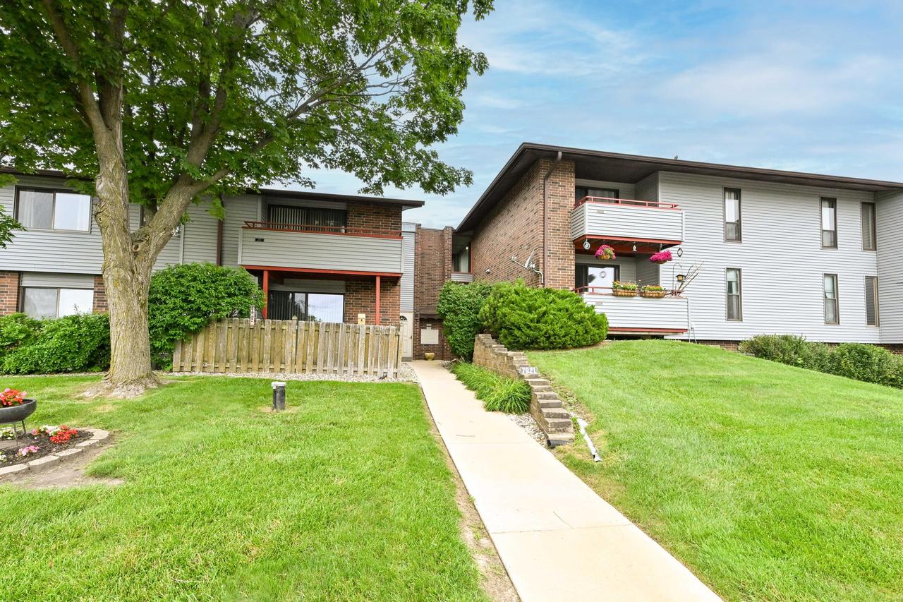 7921 S 68th St #207, Franklin, WI 53132