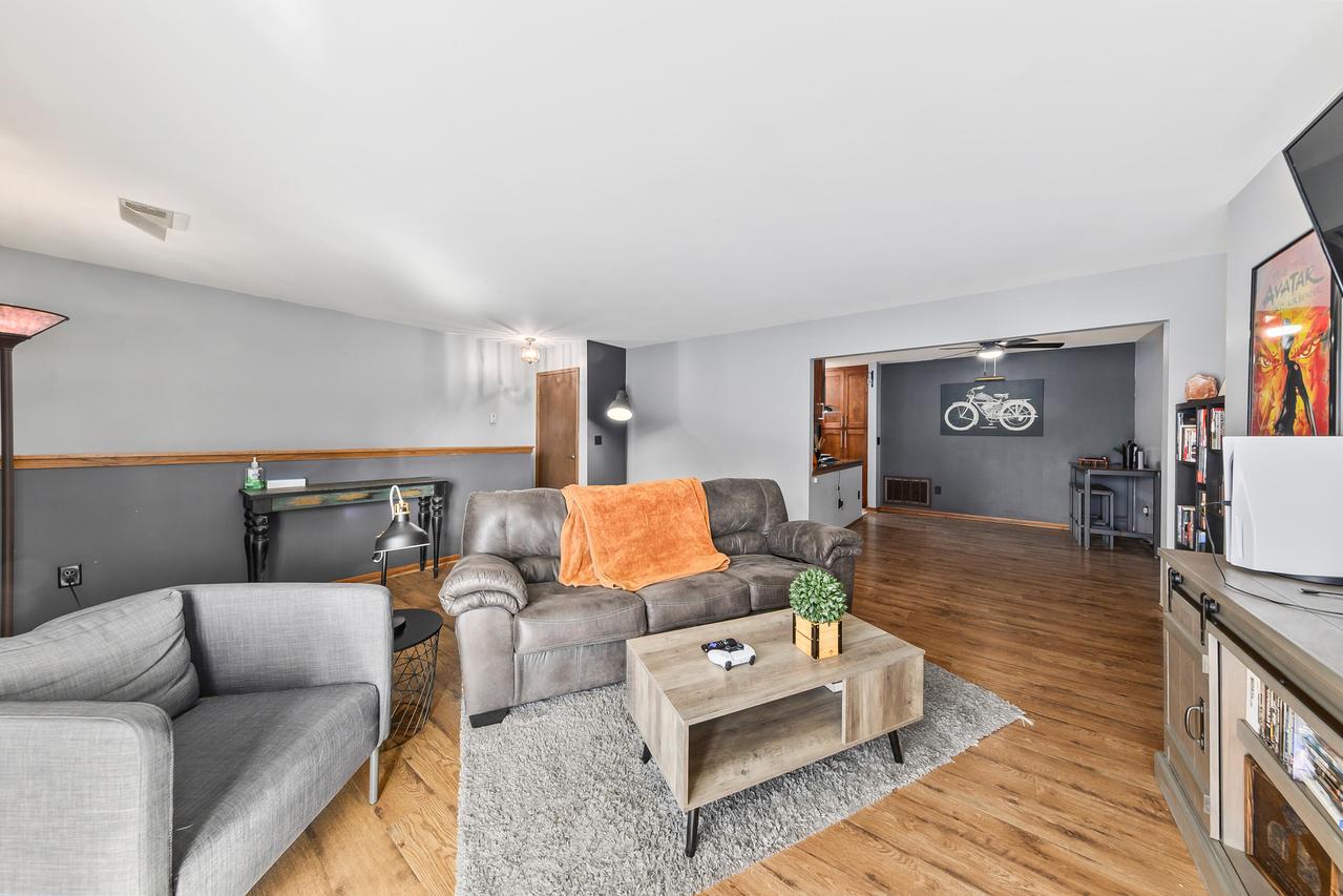 3545 E Oakshire Dr #2G, Oak Creek, WI 53154