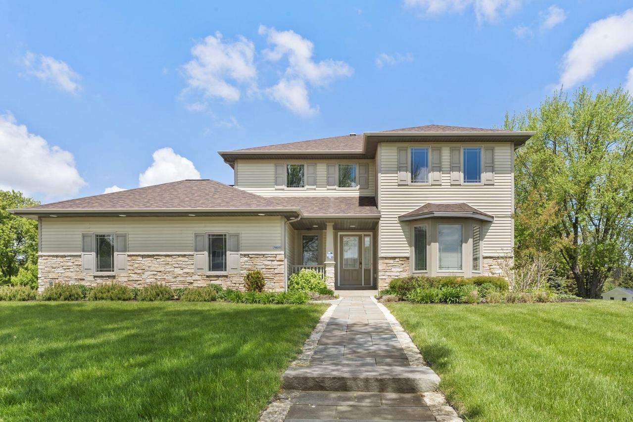 7605 W Windrush Ln, Franklin, WI 53132