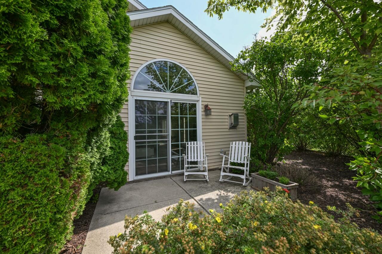 1166 Quinlan Dr #A, Pewaukee, WI 53072
