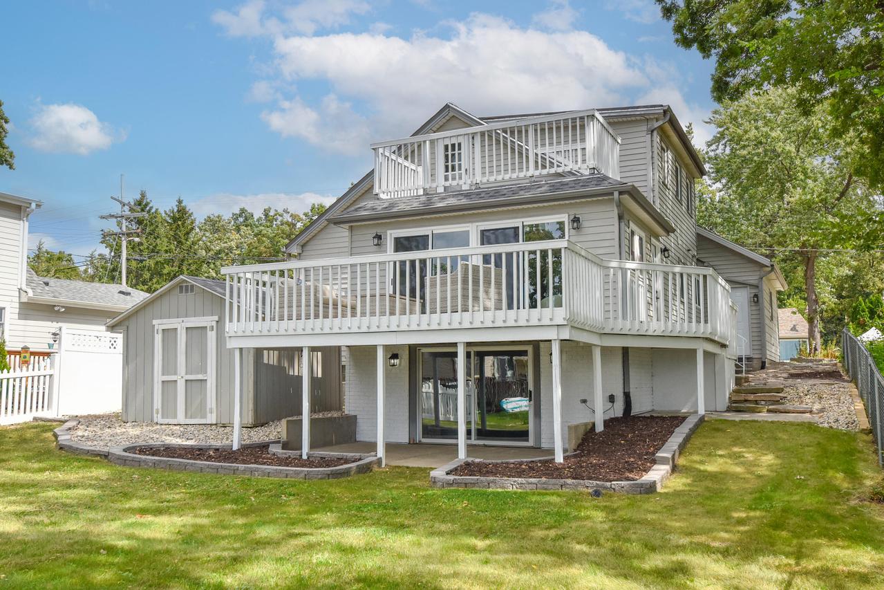 W180S6865 Muskego Dr, Muskego, WI 53150