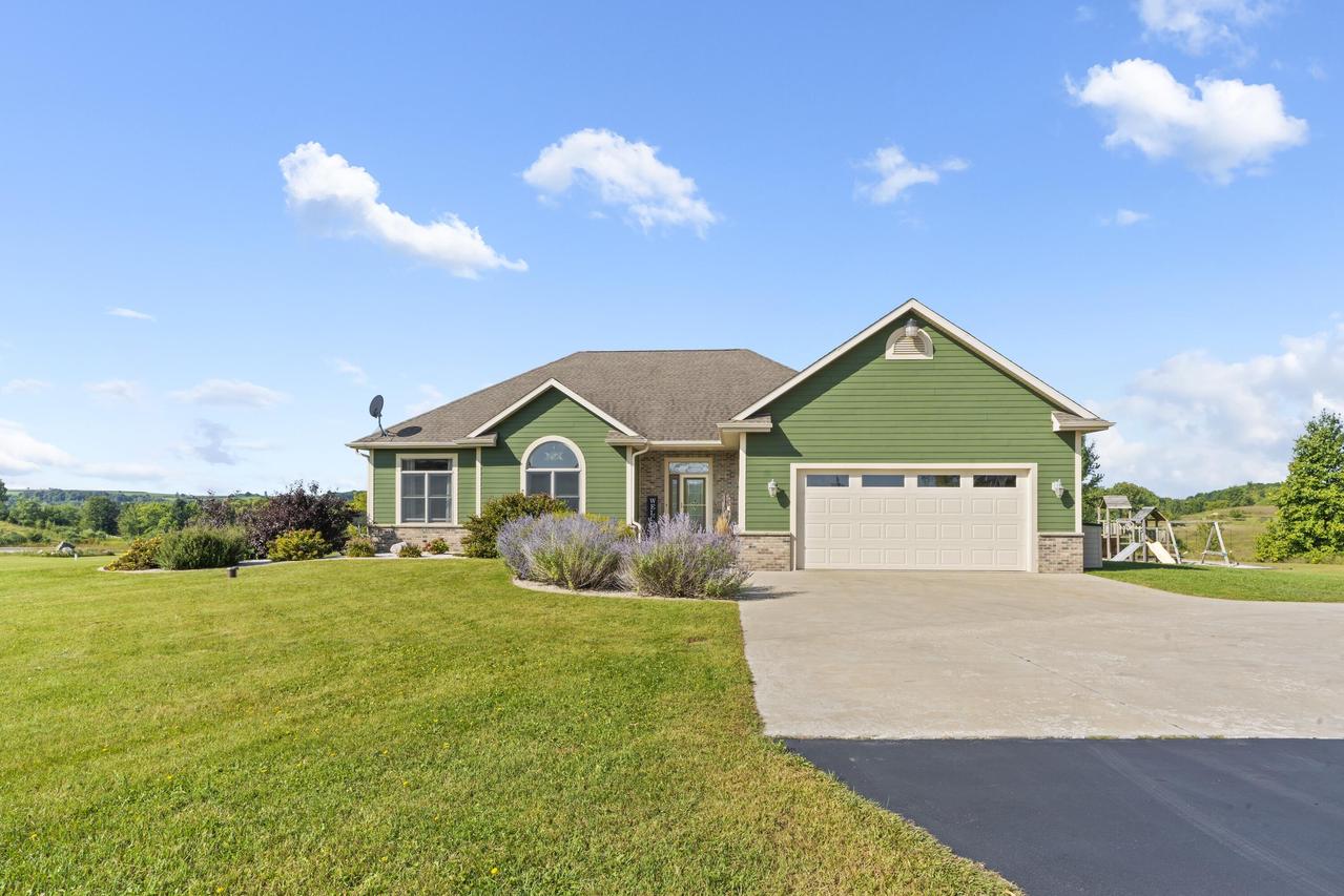 7721 Aurora Rd, Wayne, WI 53090