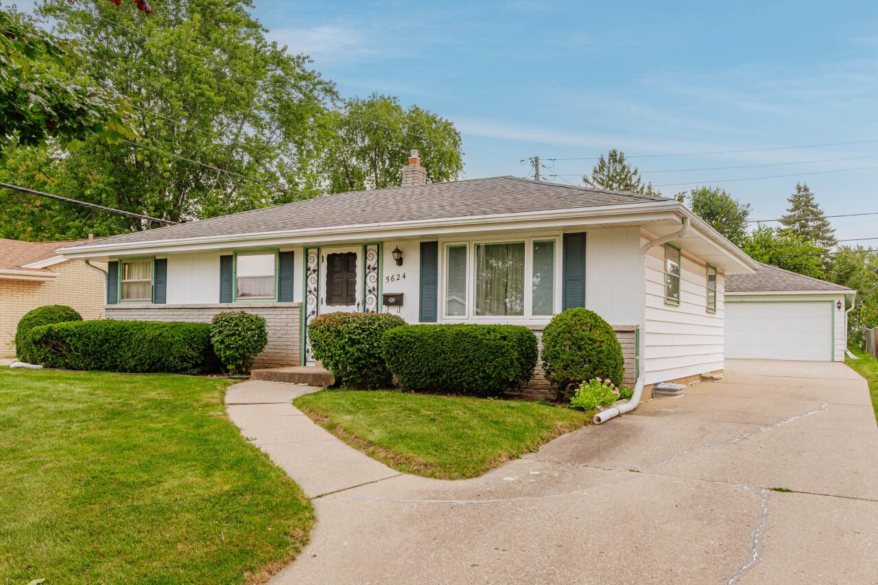 5624 S Indiana Ave, Cudahy, WI 53110